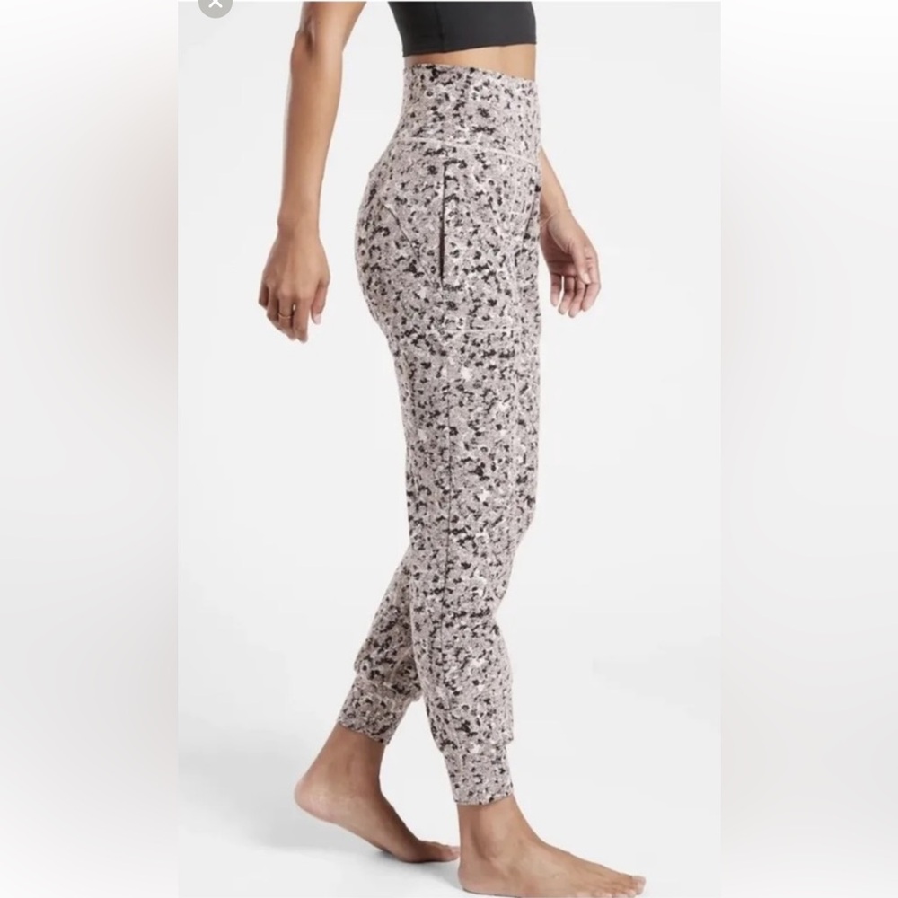 ATHLETA Salutation Textured Jogger Size XS Leggings Pants Pockets EUC